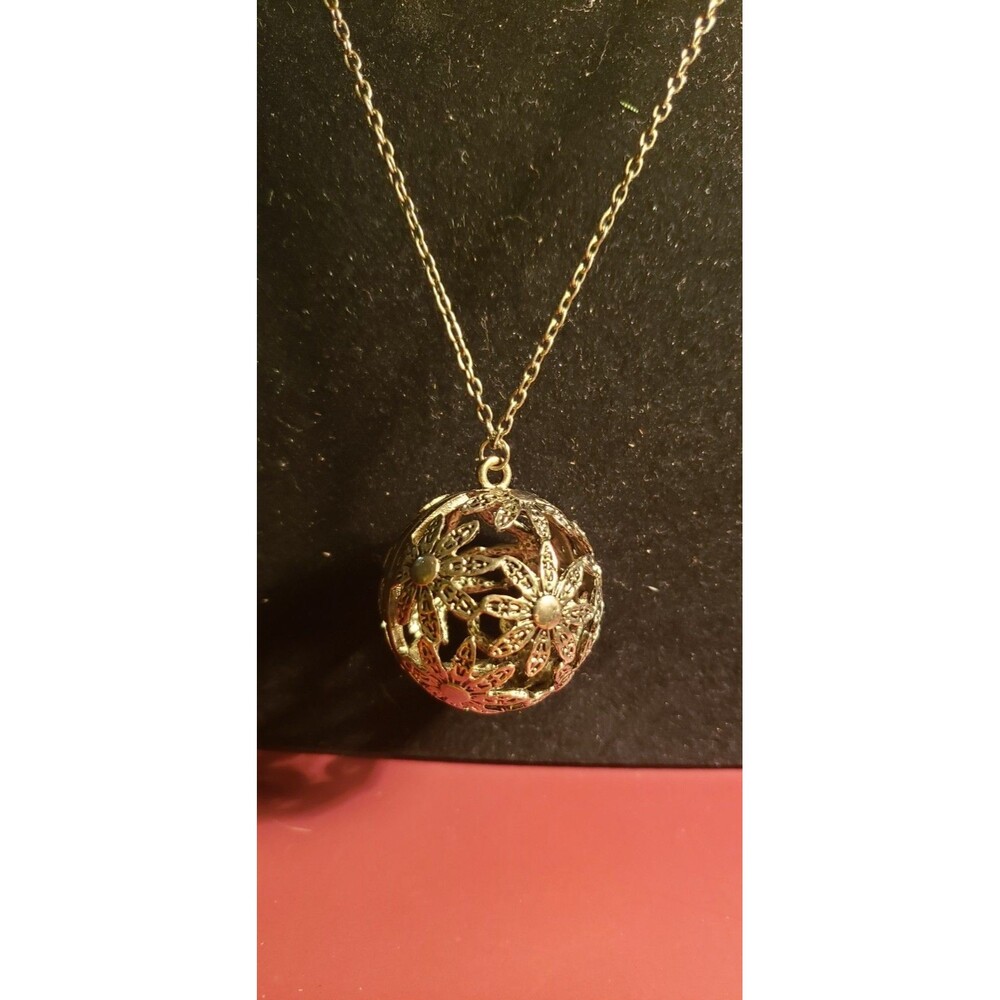 Boho, Fairycore -  Vintage  Silver-Tone Daisy Flower Open-Work Ball Pendant 34"